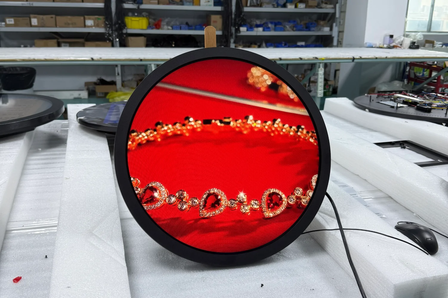goxmart 15.7 inch circular lcd display, round lcd screen displaying diamond jewelry at factory production area