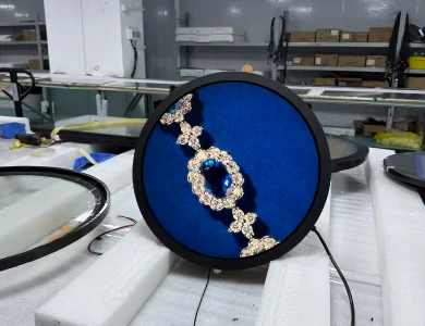 goxmart circular round lcd digital signage displaying jewelry content in factory workshop